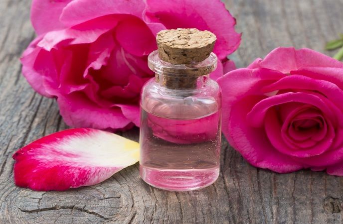 how-to-get-rid-of-a-black-eye-rose-water-compressed
