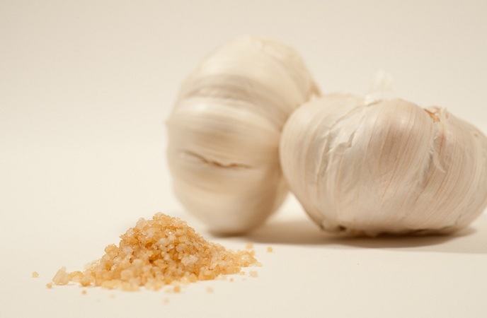Garlic And Salt Compress